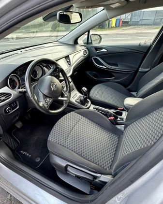 Opel Astra cena 37900 przebieg: 168000, rok produkcji 2017 z Wąbrzeźno małe 121